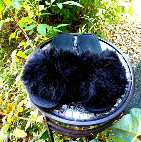 Shoes - Sale ❣️❣️Mae Black Faux Fur Slippers
